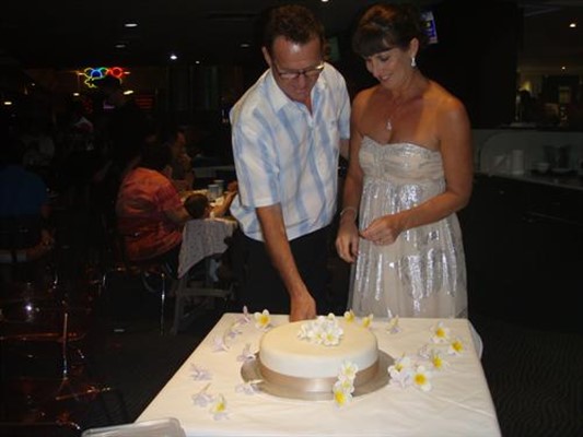 Darwin Skycity Casino Wedding - Cutting the cake is always a treat!